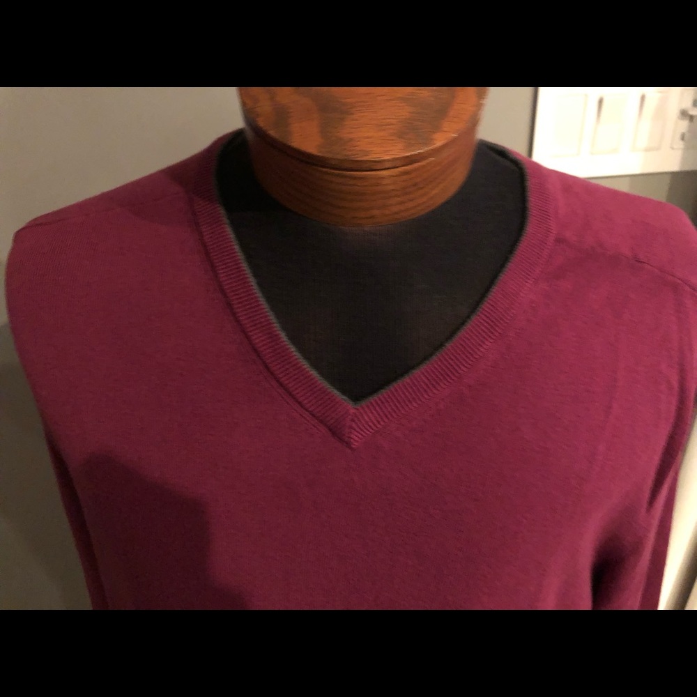 Mens maroon vneck Calvin Klein sweater. Size xxl. - Picture 3 of 6